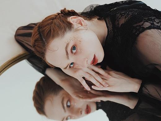 MODEL-ANGELIKA