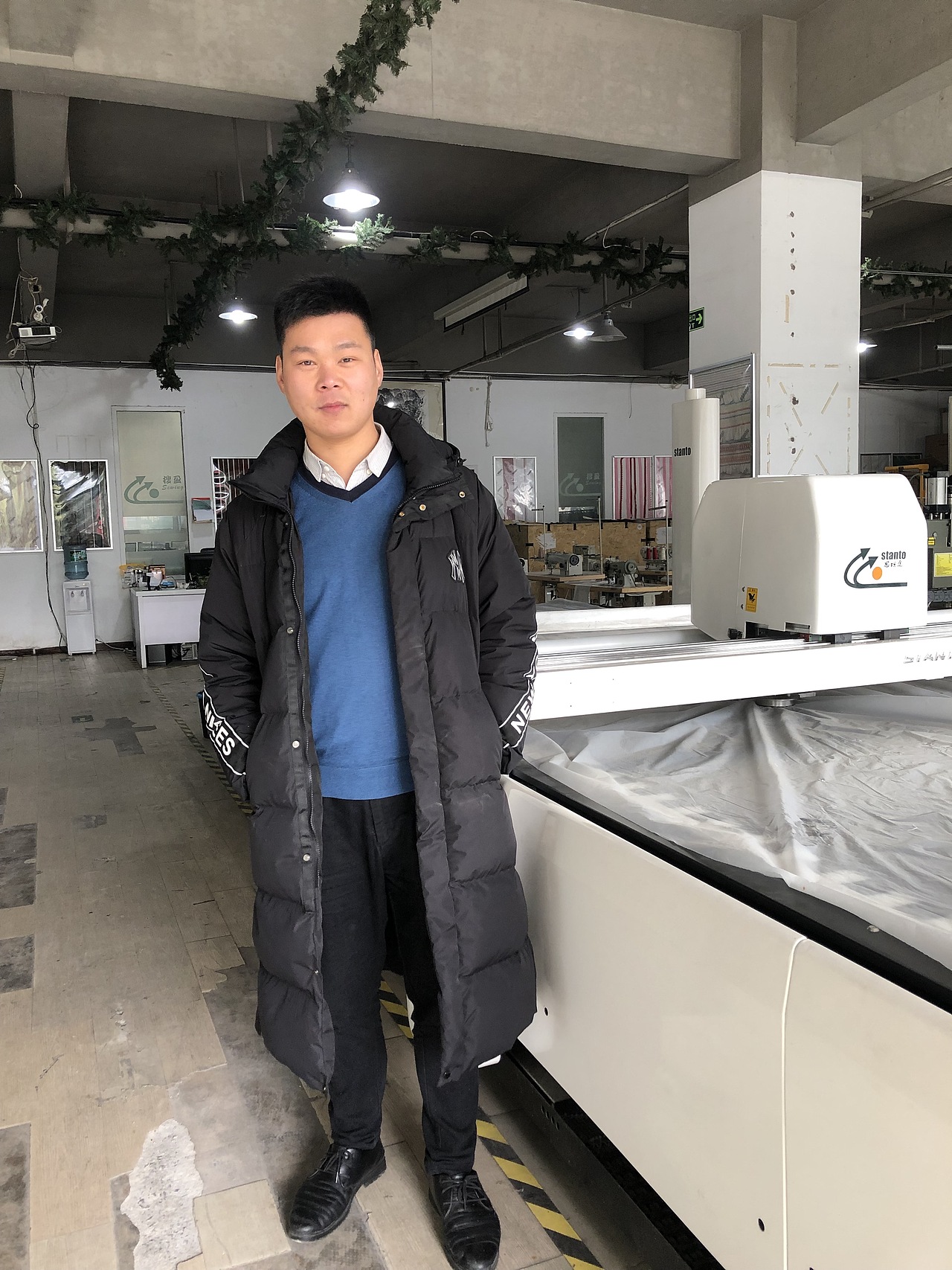 电脑全自动裁床,自动化裁剪机,服装自动化裁剪车间