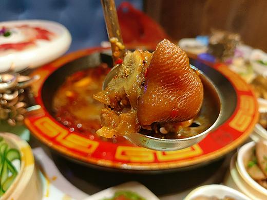 嗯唔小笼卤味火锅领潮者