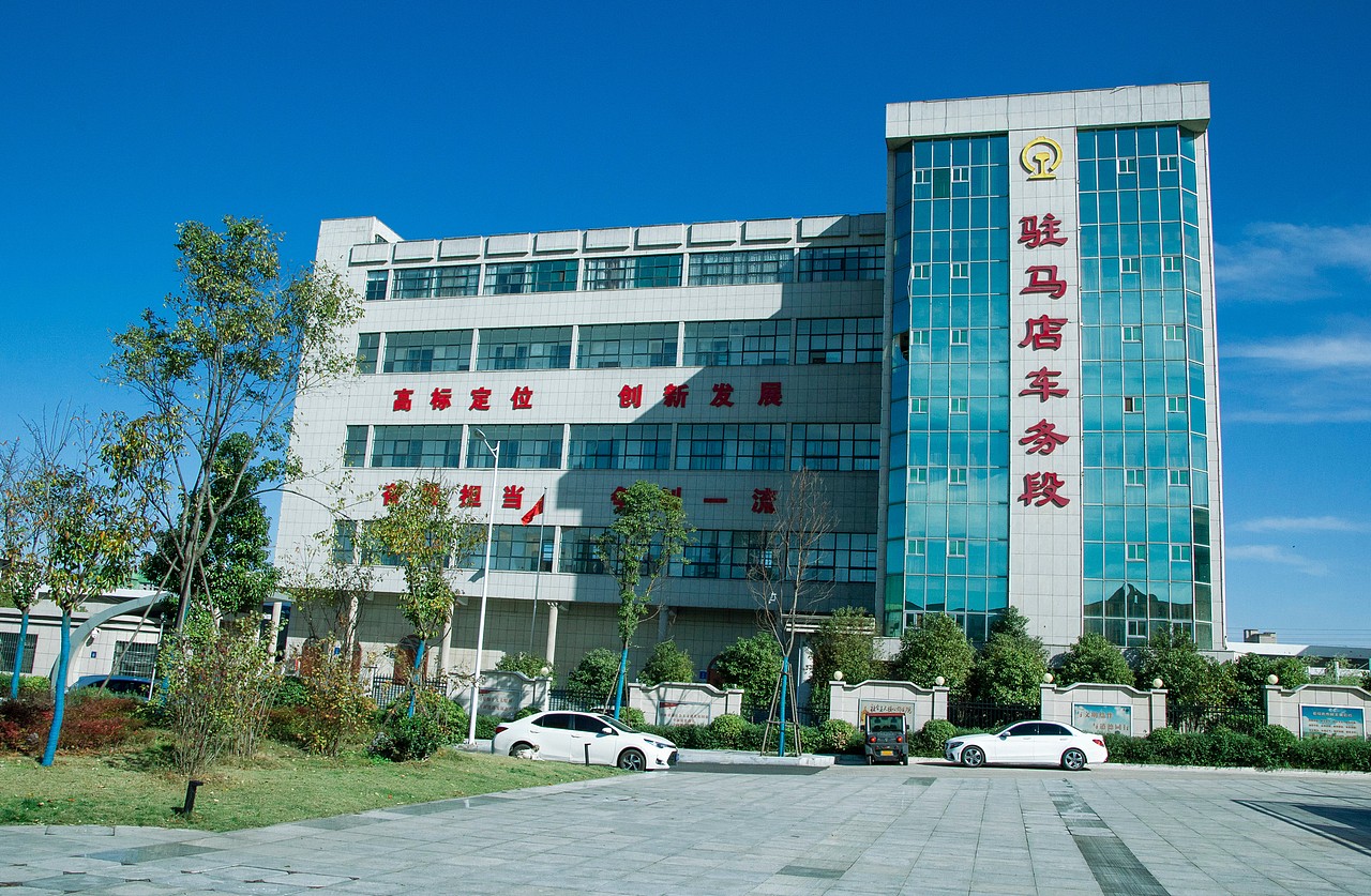 疫情下的河南驻马店火车站,火车,高铁