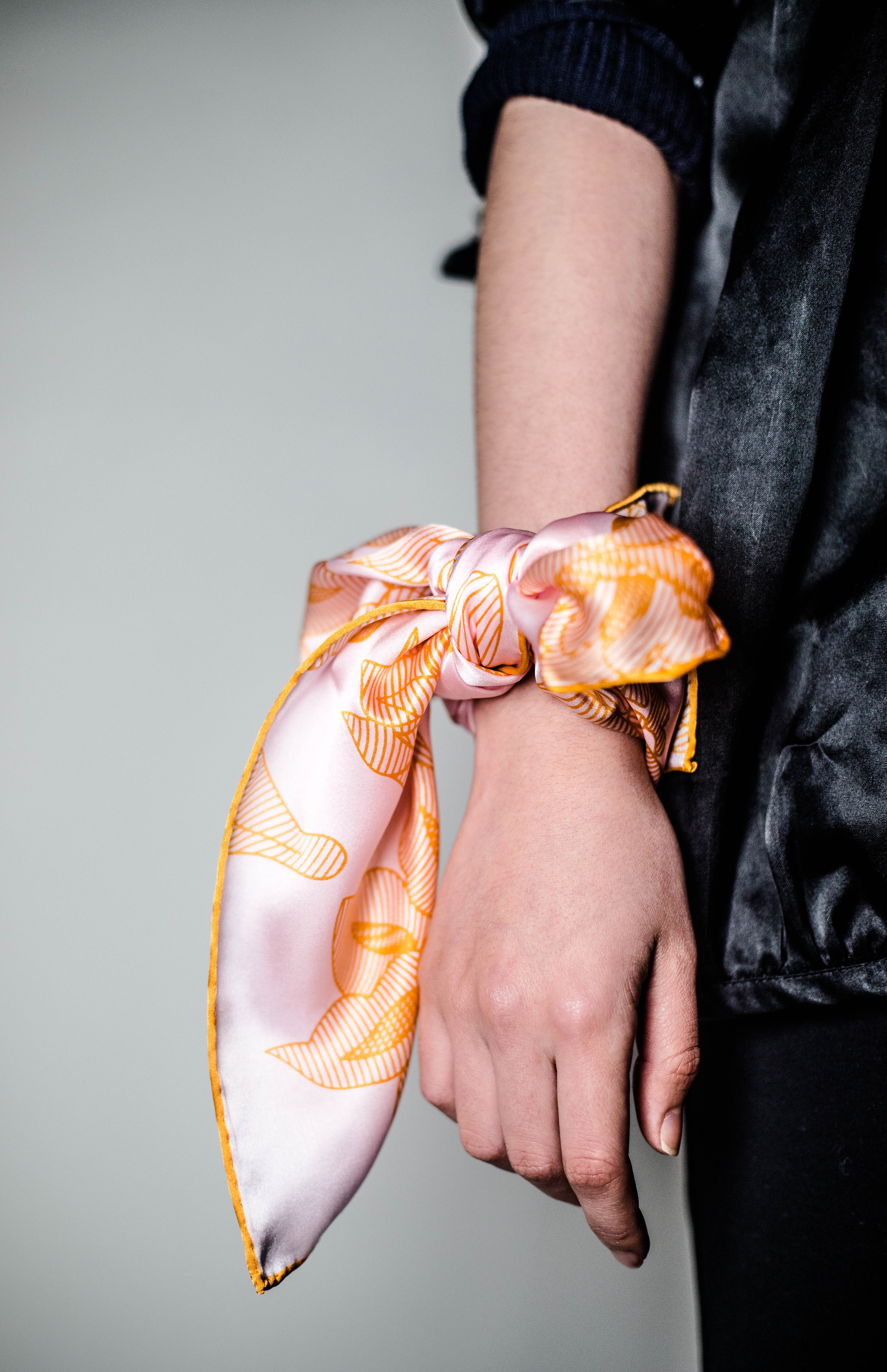 qistudio x 秀兰文化园 | 文创小方巾