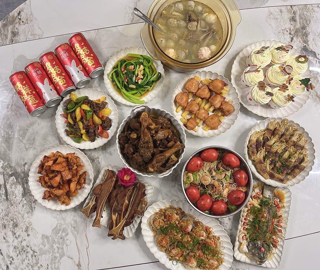 除夕夜團(tuán)圓飯（圖ZMzI4NTUxNDM2） - 美食攝影 - 站酷設(shè)計(jì)師zxz_ooo原創(chuàng)素材 - 站酷ZCOOL