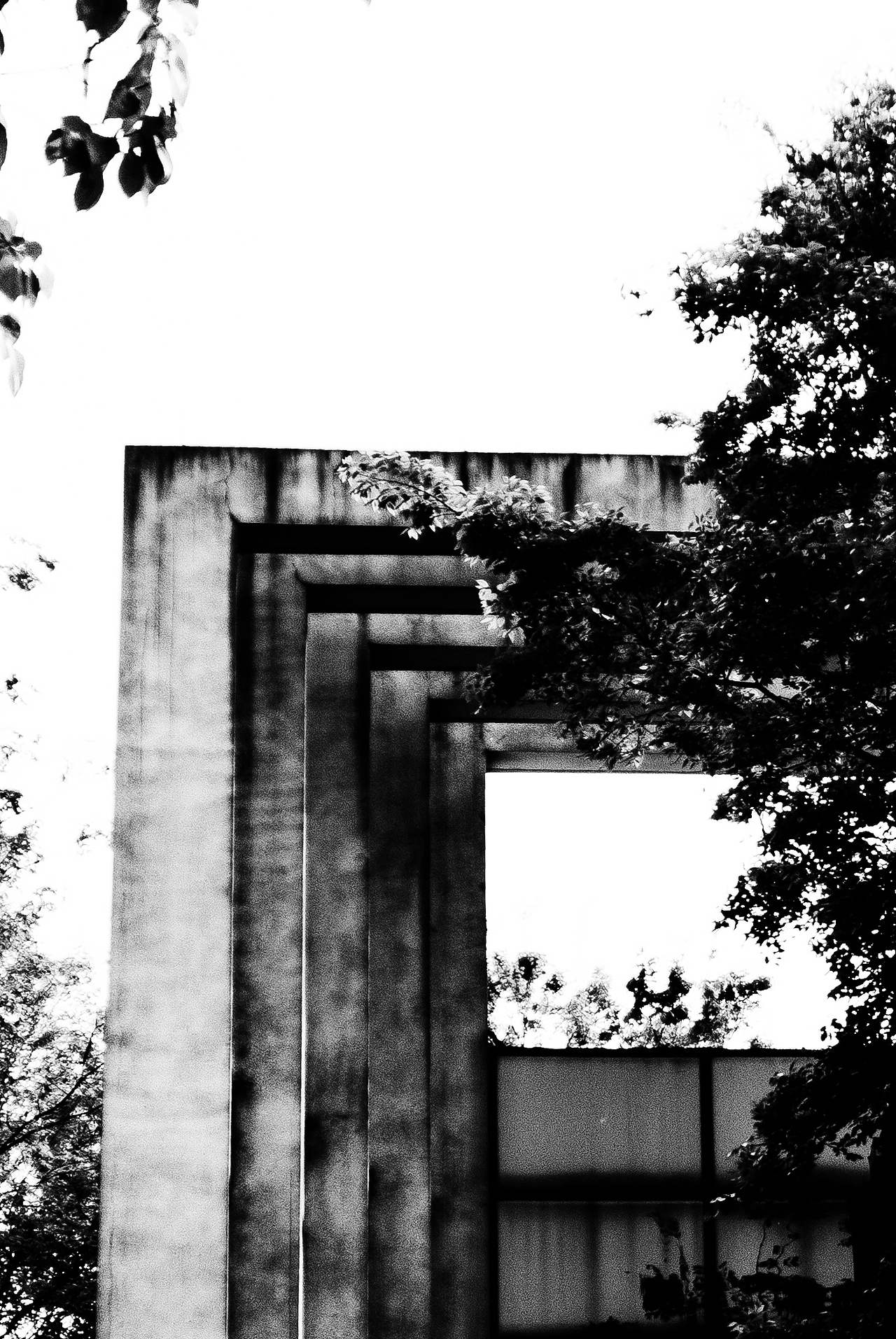 活着就意味必须要做点什么，请好好努力