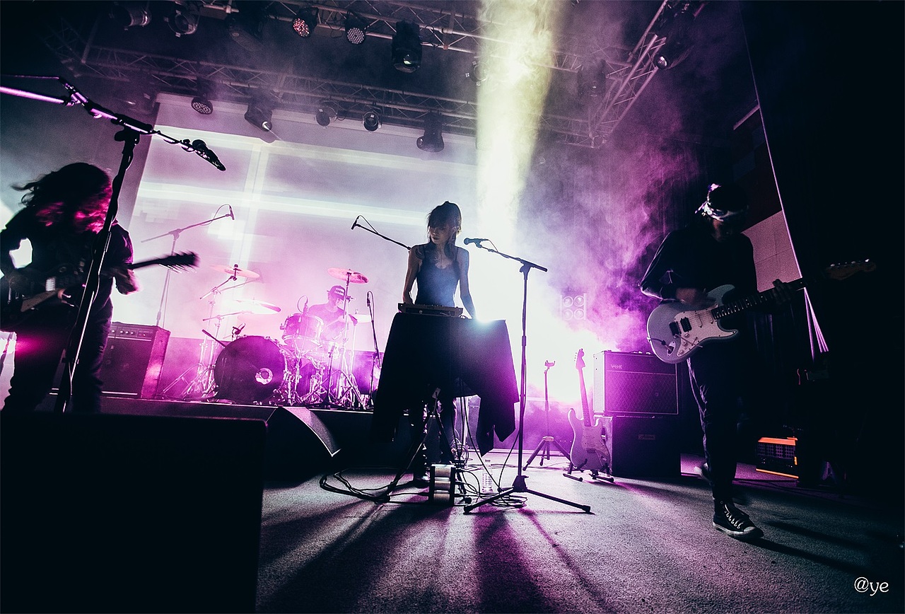 2018年 - 现场音乐LIVE演出 记录回顾（图ZMTQzMTUwODU2） - 人像摄影 - 站酷设计师乐与饵原创素材 - 站酷ZCOOL