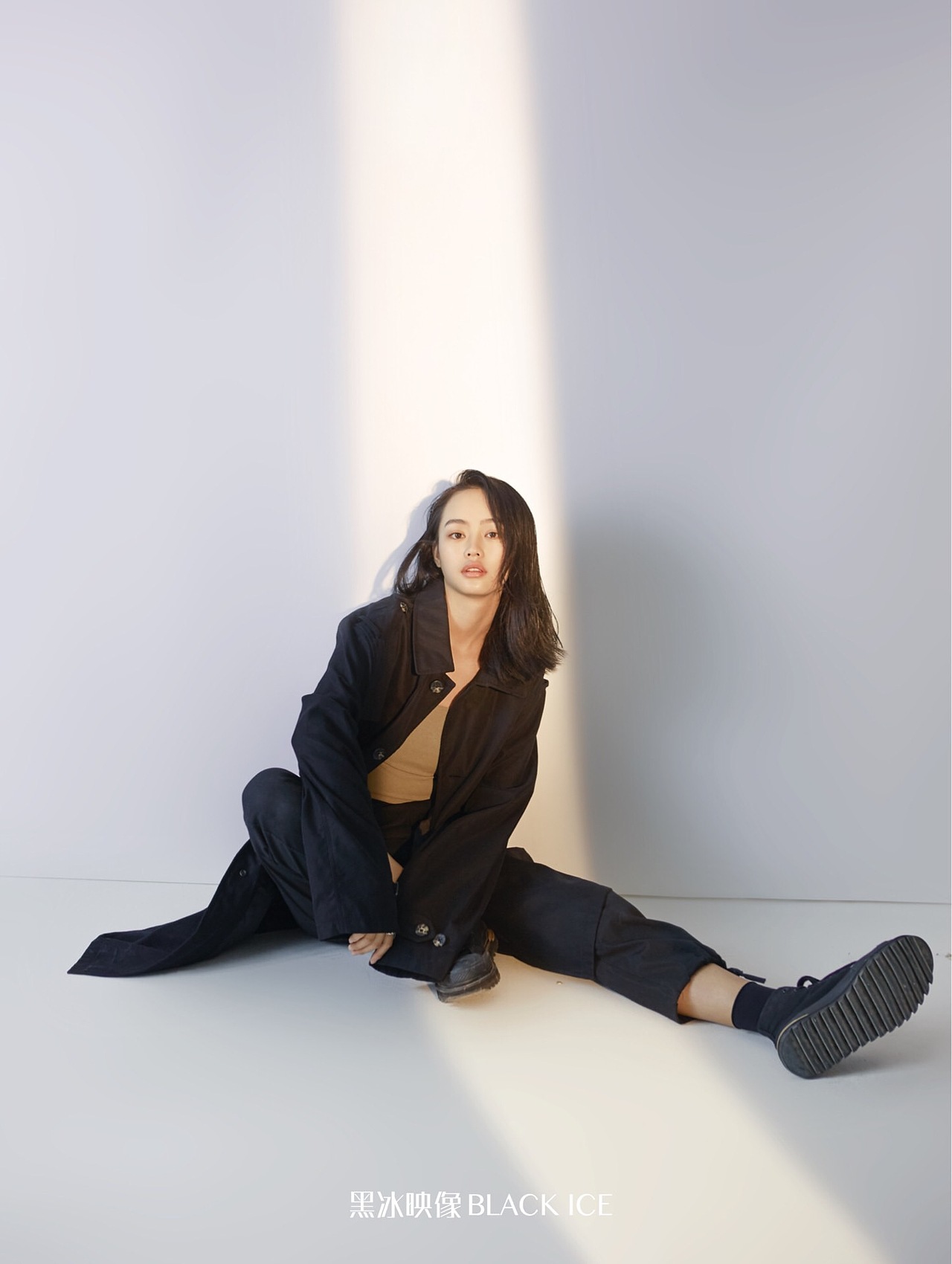 一縷陽光&一面鏡子——人像寫真（圖ZMTc0MzMyMjcy） - 時(shí)尚/藝術(shù)攝影 - 站酷設(shè)計(jì)師攝影師張伍濤原創(chuàng)素材 - 站酷ZCOOL