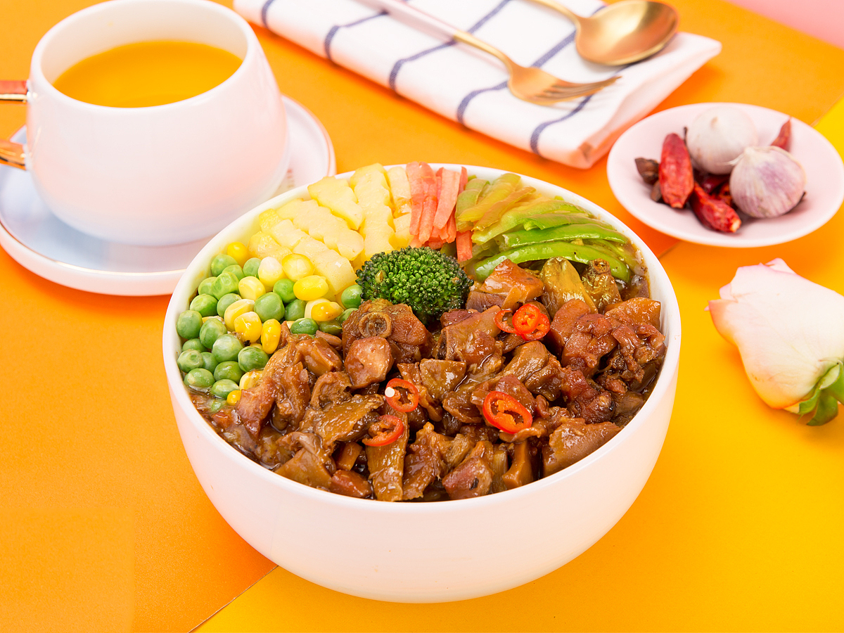 原产地大牧场商场投屏广告有鱼吃 | 外卖平台新菜单外婆卤肉饭