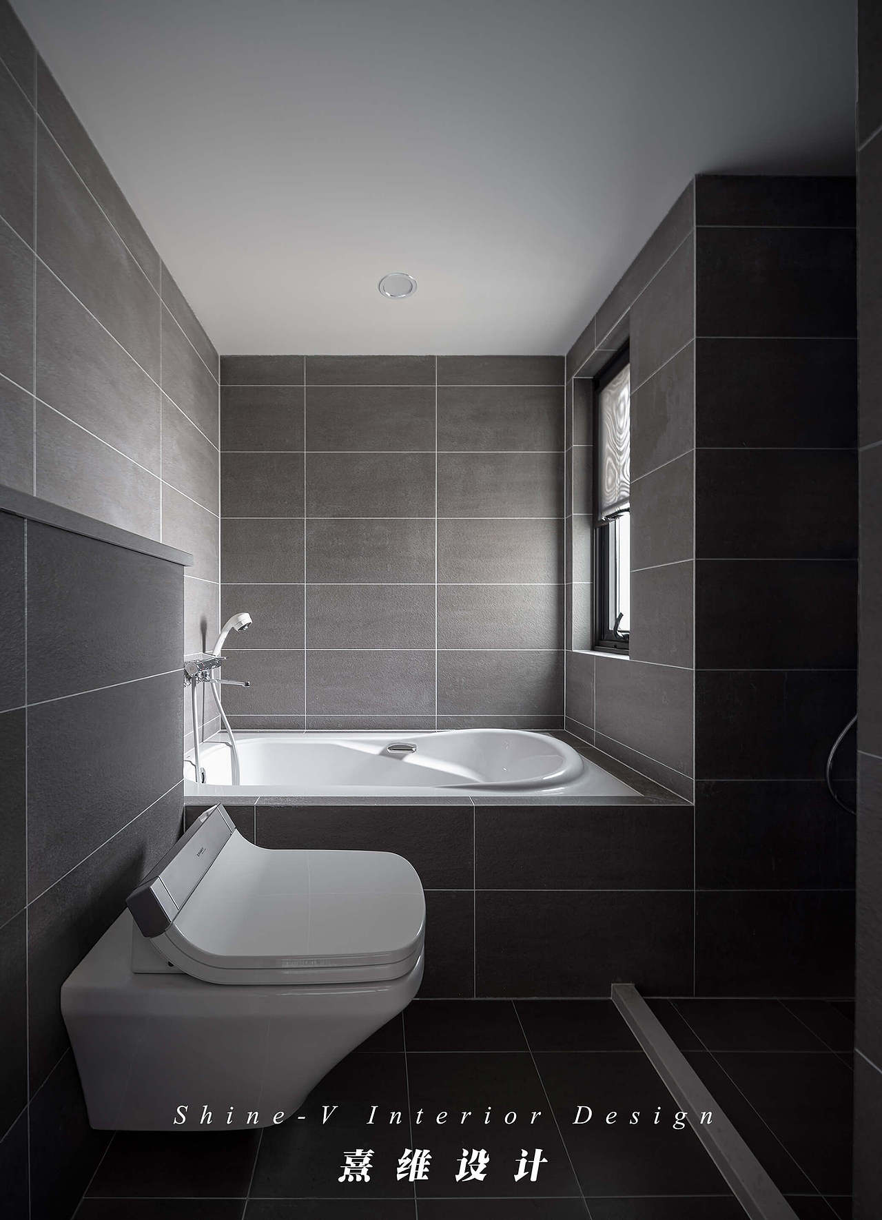 ▲因为家中只有一个卫生间,所以盼望它功能完备,扩充空间之后做了基本的功能划分,将淋浴区与浴缸分开,功能上可以更妥善的展开实现为日常生活提供服务。