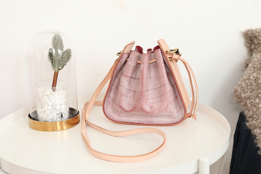 手工女包摄影 文艺复古包包拍照 简约场景拍摄图片