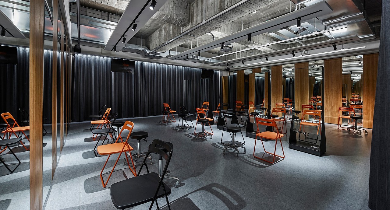 正规培训机构装修公司-高端时尚美发培训学校装修案例