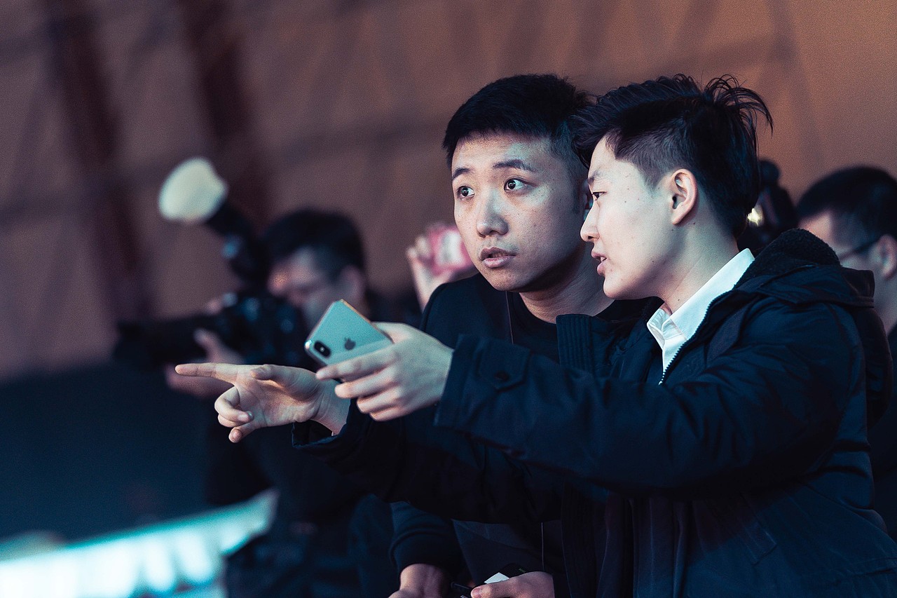 拍摄天下凤凰为度小满举办年会 员工工作状态案例（图ZMTk4NDU0ODA4） - 宣传物料 - 站酷设计师摄影师樊玉亮原创素材 - 站酷ZCOOL