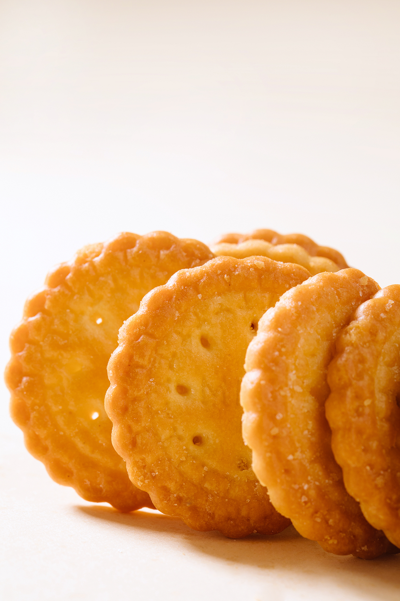 日式小圆饼·海盐味的（图ZMjY0NDI2MzQ4） - 美食摄影 - 站酷设计师予晗晗原创素材 - 站酷ZCOOL