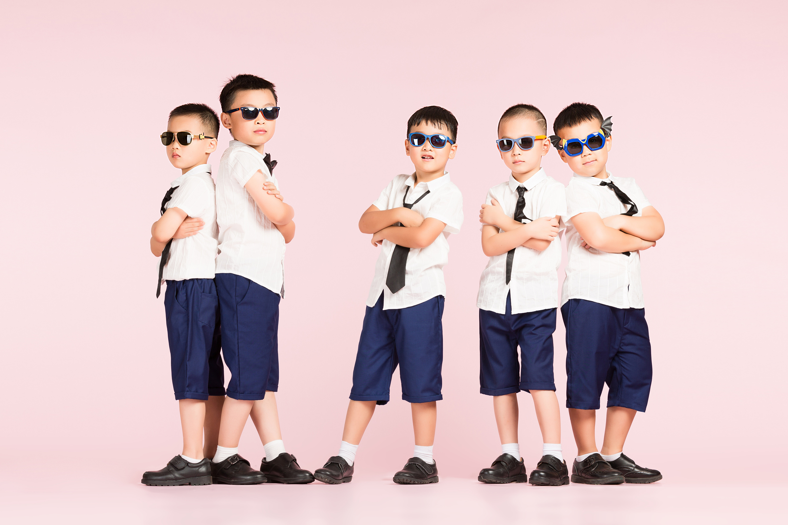 一群可爱的小帅哥