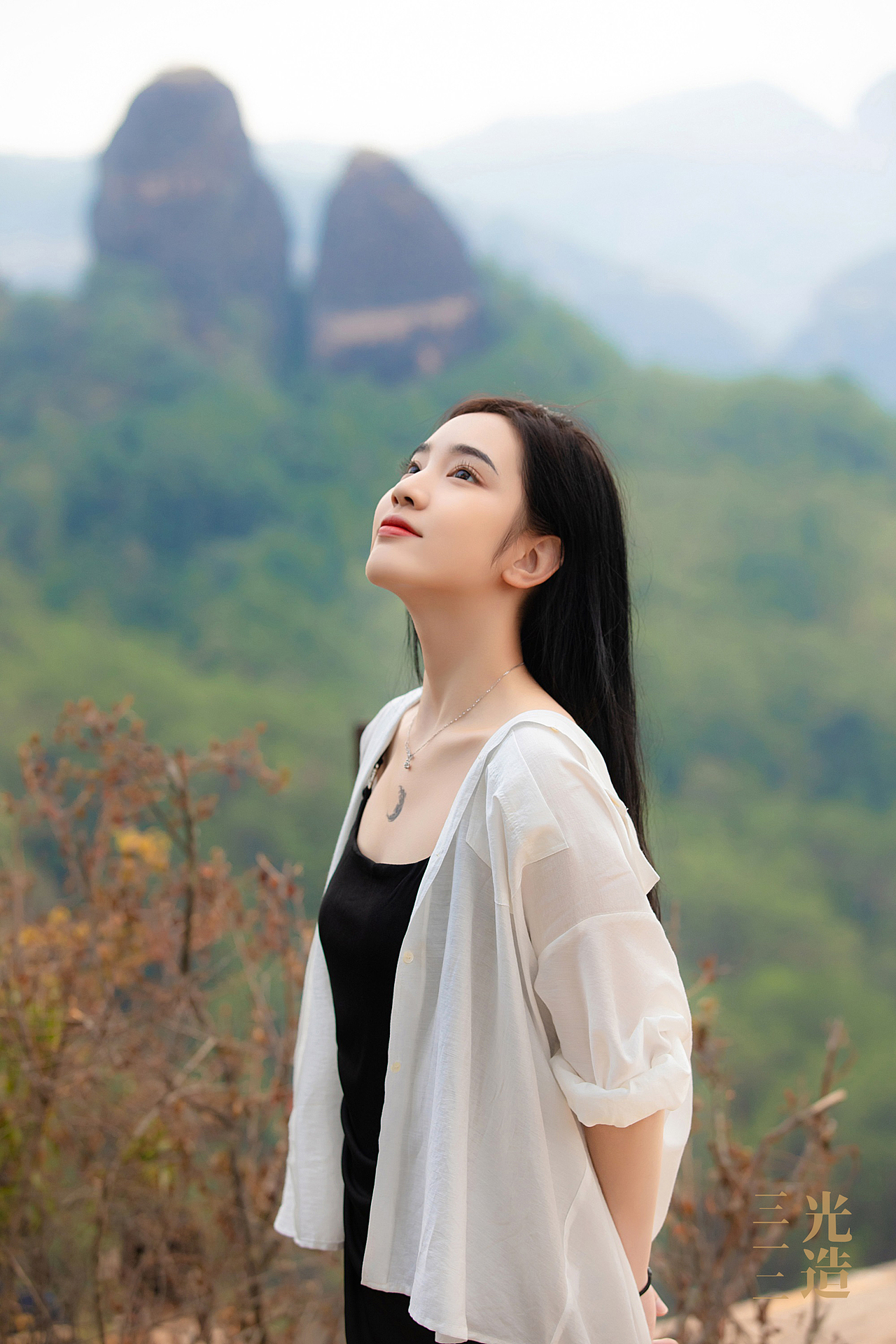 你是悬崖之上 正摇曳的花