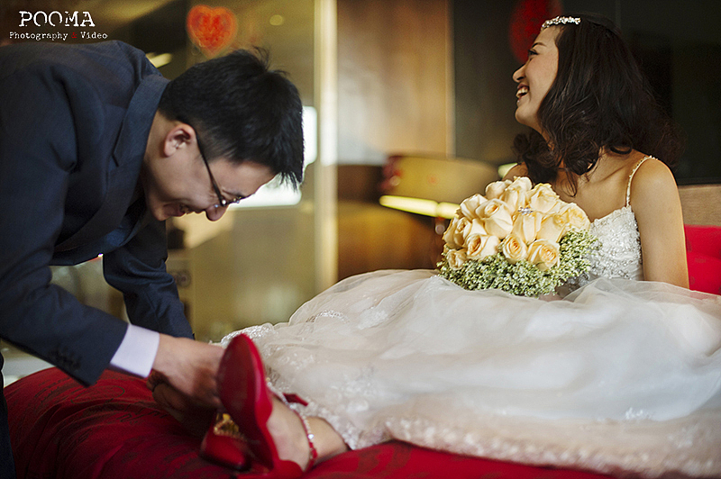 #婚礼纪实摄影# 2014年01月11日 一新闻大厦婚礼 [卜马映像]（图ZMTk3MDMyMzY=） - 人像摄影 - 站酷设计师Pooma卜马原创素材 - 站酷ZCOOL