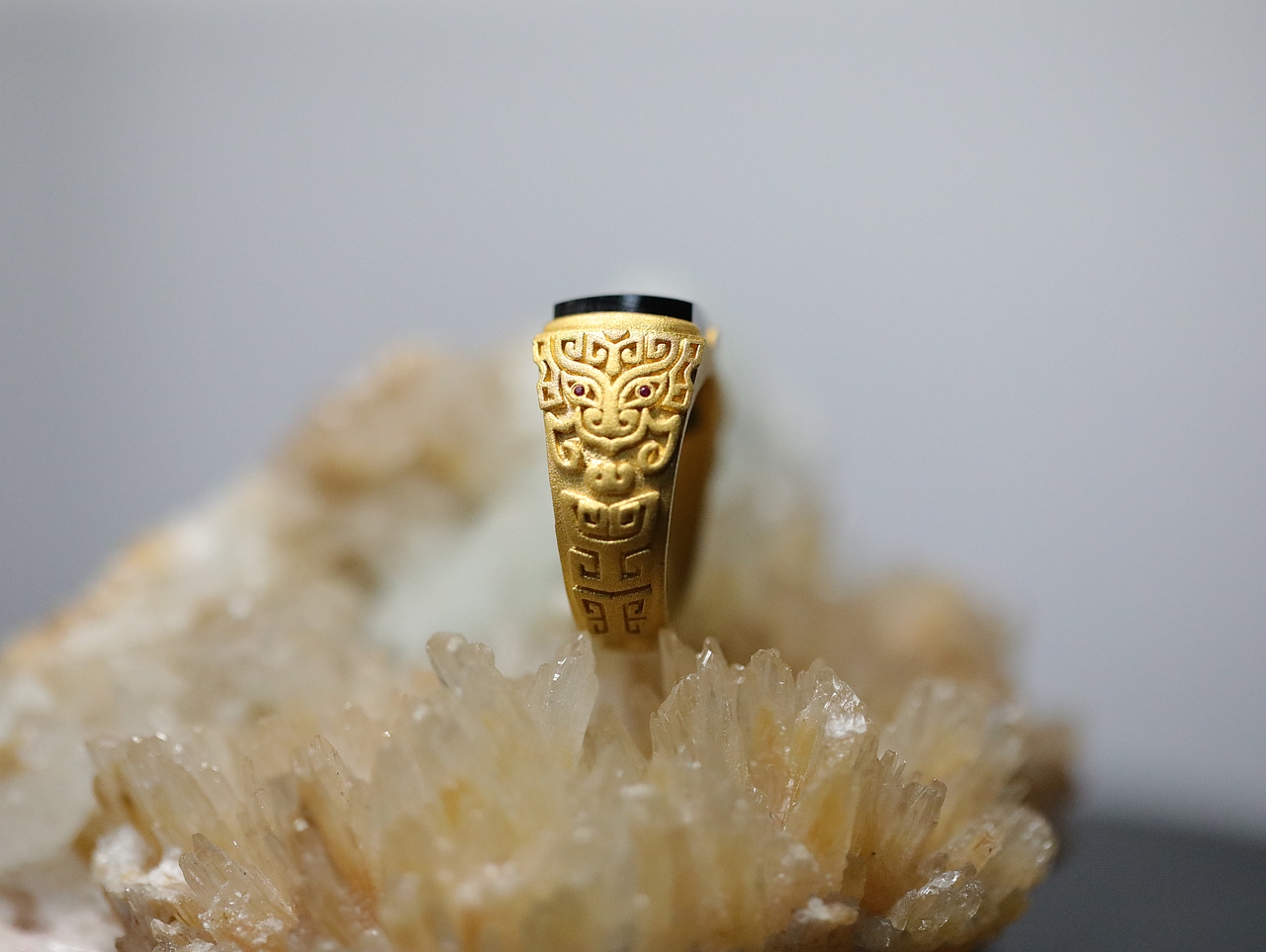 一枚有份量的～传统饕餮纹足金戒指