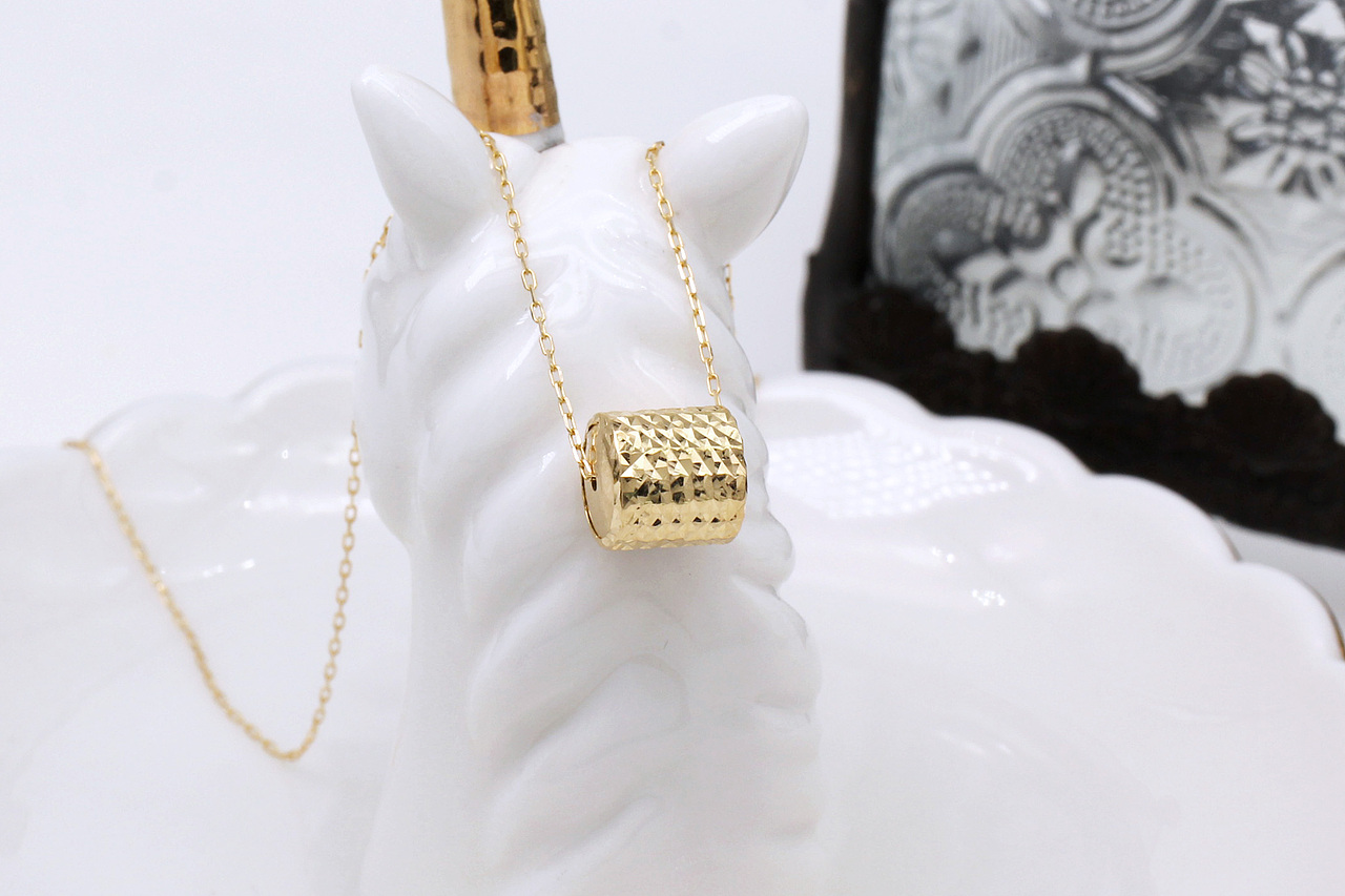 珠宝摄影:K金镭射吊坠耳钉 场景图 原图调亮