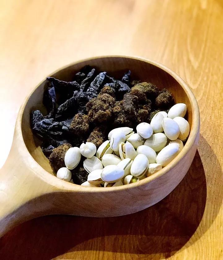 波普草莓音乐餐吧设计