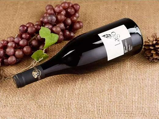 一款红酒标签设计及企业标志、品牌LOGO设计