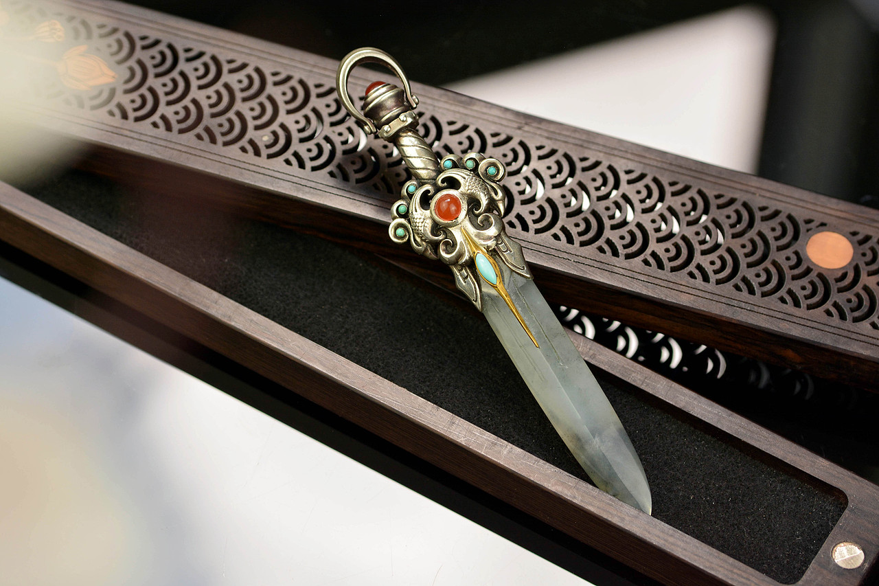 设计师作品|翡翠莫邪剑（图ZMjU0ODYzMTQ4） - 首饰设计 - 站酷设计师天使原创珠宝设计原创素材 - 站酷ZCOOL