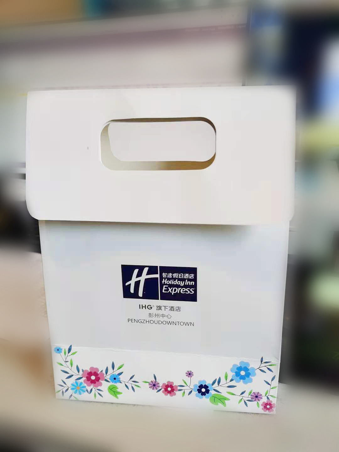 彭州中心智选假日酒店礼品袋包装设计（图ZMjYyMDI3MDU2） - 包装 - 站酷设计师平面设计师Yeon原创素材 - 站酷ZCOOL
