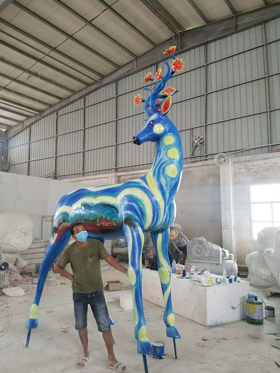 湖北恒大旅游区景观摆件玻璃钢彩绘鹿雕塑仿真动物定制