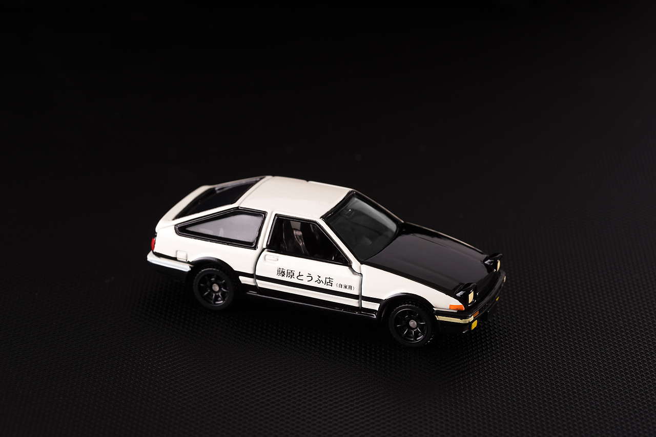 86再快，也追不上宝马车里的夏树（图ZMTUxNDE3ODQw） - 产品摄影 - 站酷设计师快门小哥原创素材 - 站酷ZCOOL