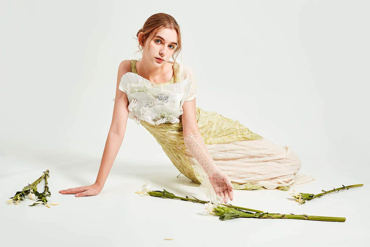 服装设计作品图 女装模特拍摄 基本原图转档直出