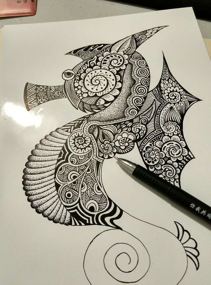 手绘黑白装饰画——海马