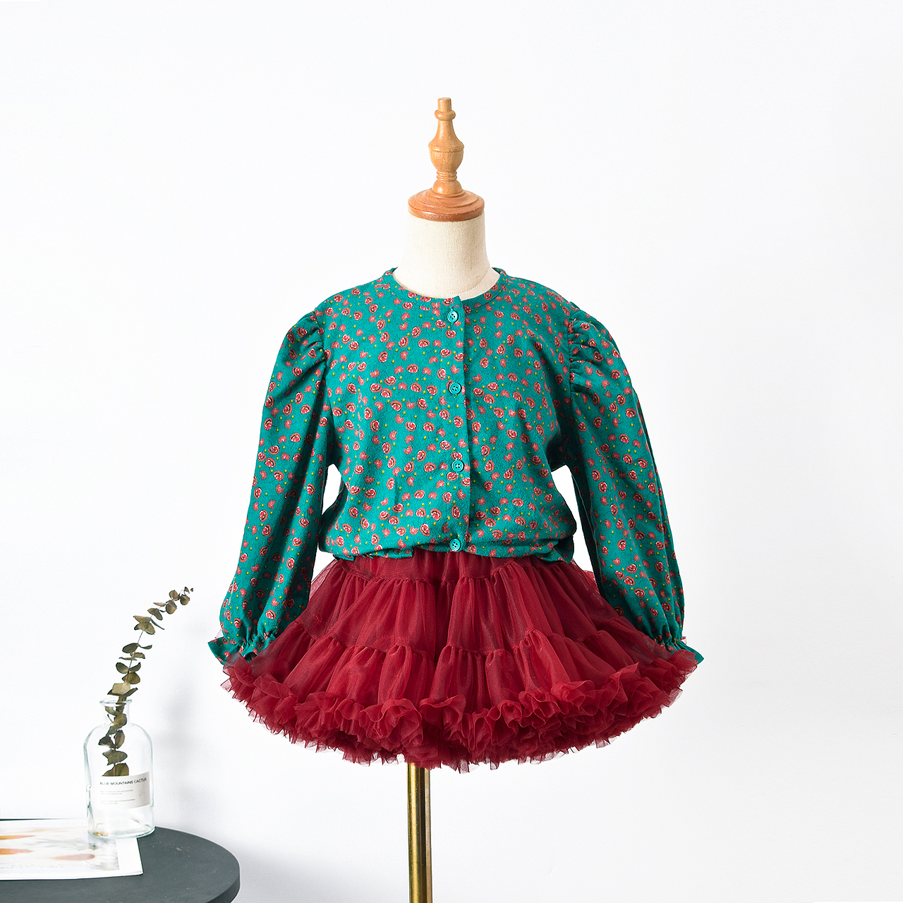 一组童装服饰室内拍摄（图ZMjY3MzQ1NzQ4） - 产品摄影 - 站酷设计师寻泊原创素材 - 站酷ZCOOL