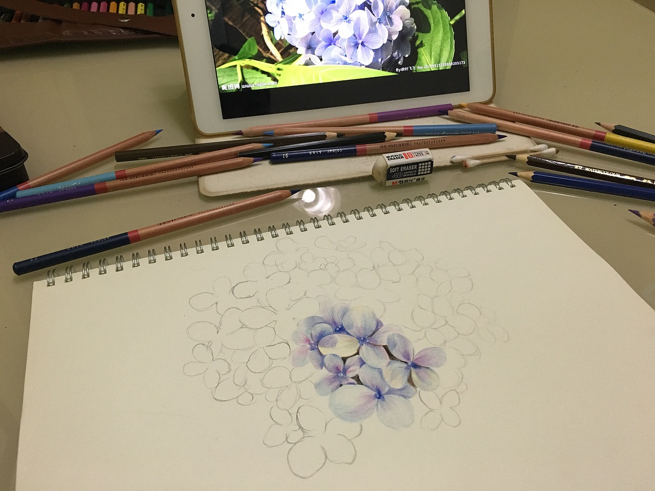 杂乱无章的画画现场哈哈、忽略不计