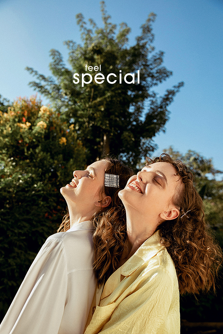 小院 姐妹合拍（图ZMjUyODgxNzY0） - 人像摄影 - 站酷设计师零度广告摄影原创素材 - 站酷ZCOOL