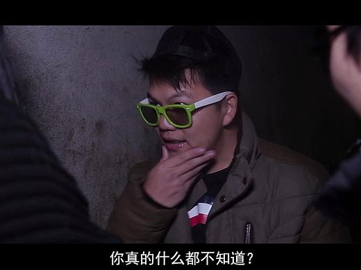 这么冷，你们深夜对她做这样的事，太过份了