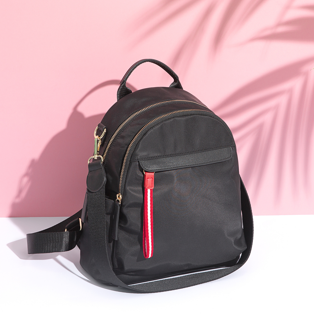 静物平铺创意拍摄-双肩包