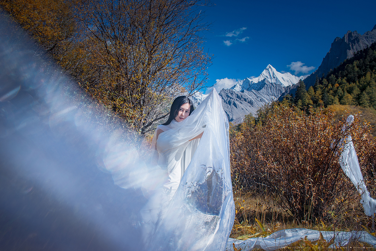 《稻城亚丁》|摄影|人像摄影|摄影师子意_原创作品-站酷zcool