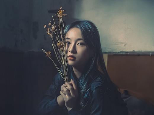 《我生于黑暗却向往光明》1（个人主页-ZNDkzNDE3NTY=） - 人像摄影 - 站酷设计师能不能跑起来原创素材 - 站酷ZCOOL