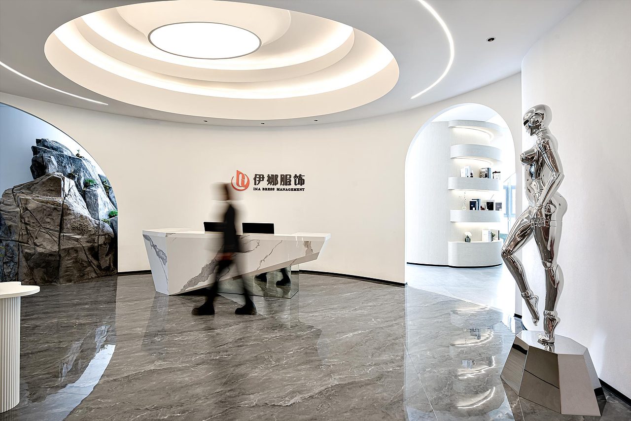 在昆明这座彩云城市,暖阳的生活刻入心中,温暖每一个匆匆走过的人,盛世丛林中寻一处清雅淡装的办公之所,是当下人们隐匿于心的诗和远方。