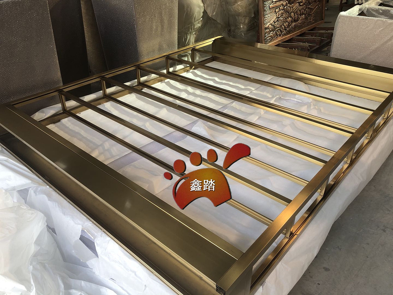 酒店独立式不锈钢酒架创意不锈钢置物架发展新亮点透视