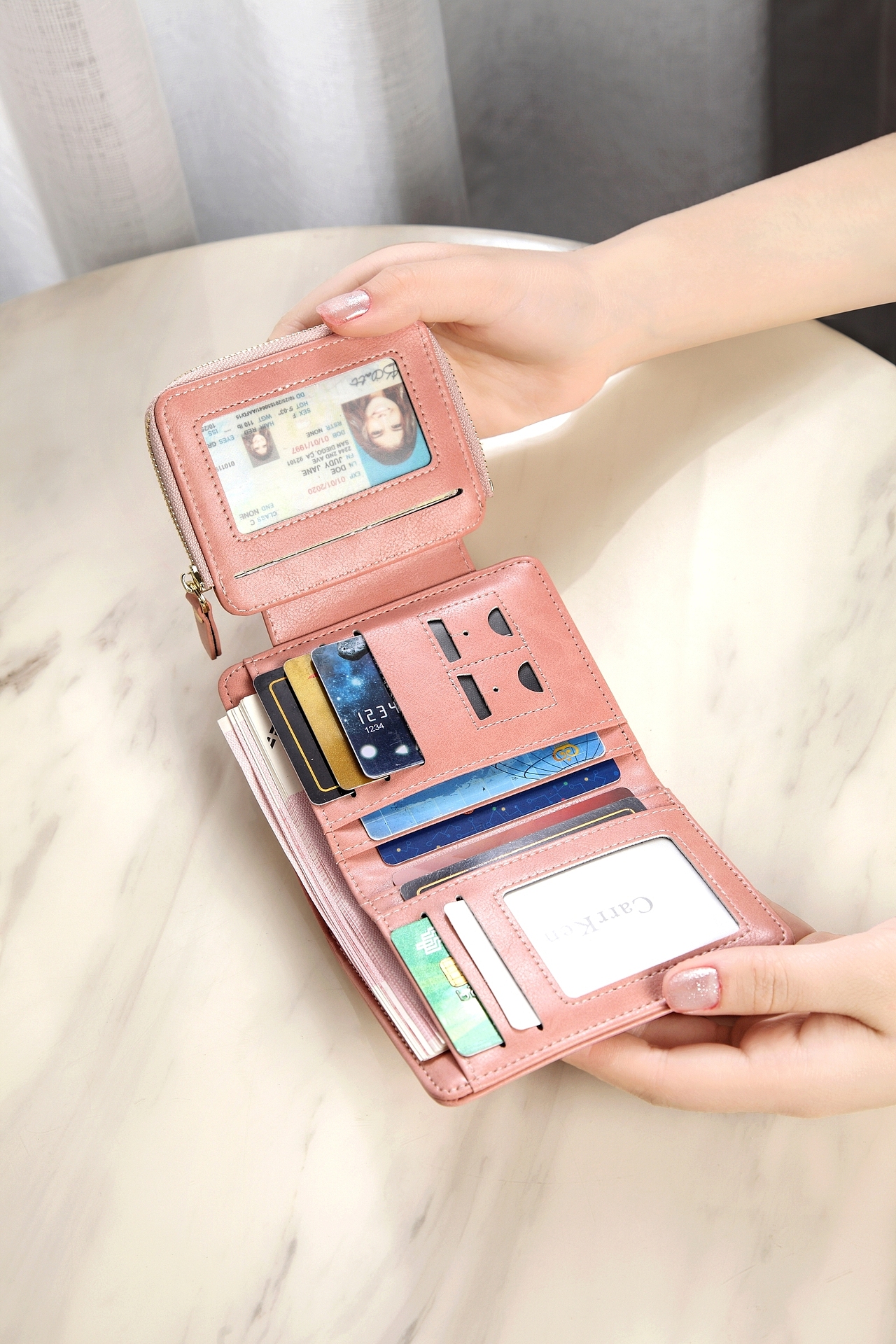 时尚女包摄影 钱包卡包拍照 模特场景拍摄 网拍图片（图ZMjE1NDMxNTUy） - 产品摄影 - 站酷设计师广州集映视觉摄影原创素材 - 站酷ZCOOL