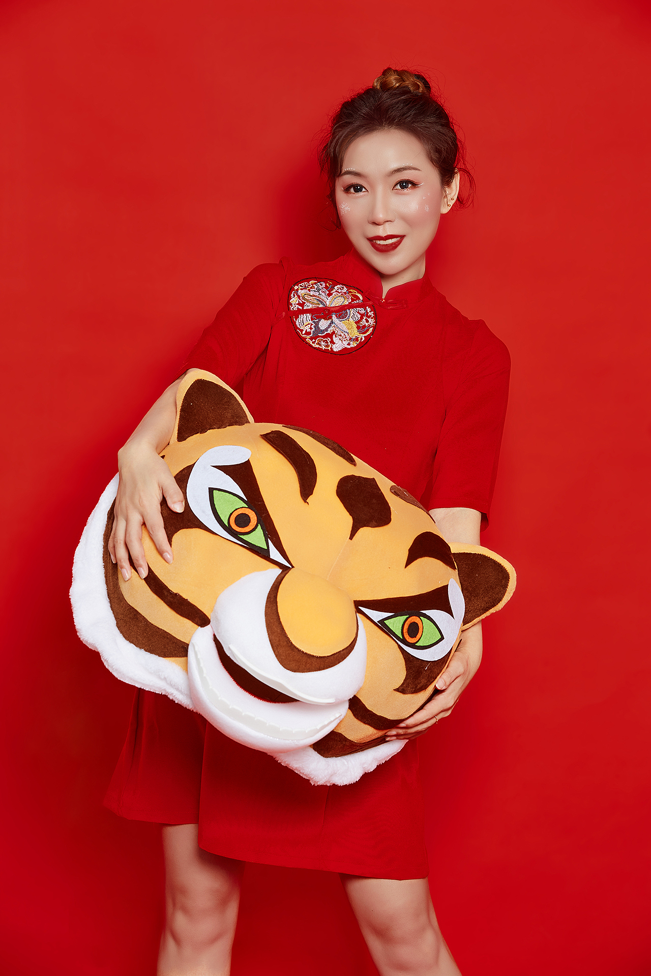 虎年新年贺岁片人像艺术写真（图ZMjgyMDgwMTQ0） - 人像摄影 - 站酷设计师七楼的日记原创素材 - 站酷ZCOOL