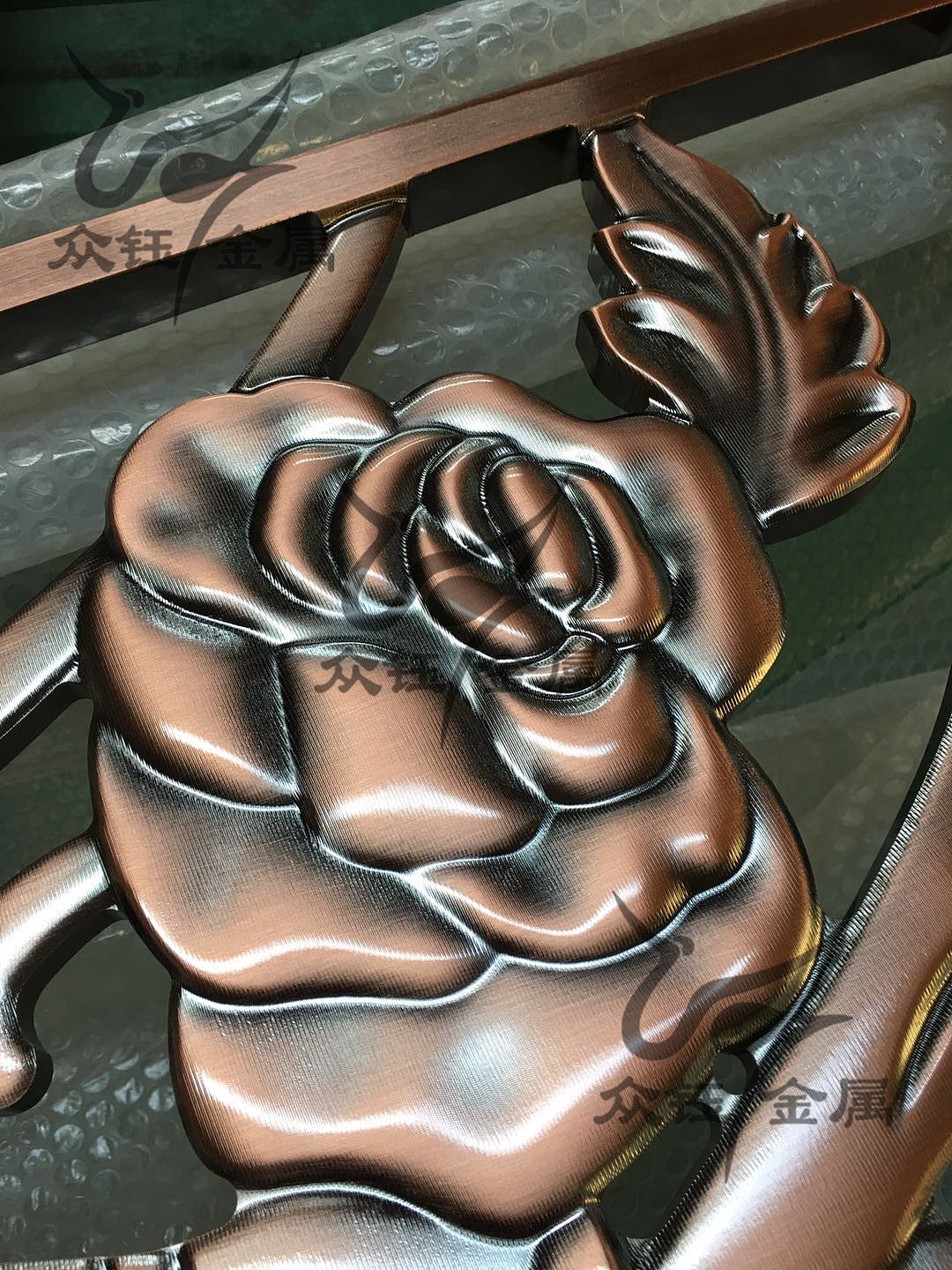 10厘铝板雕刻镂空红古铜屏风颜色很正宗