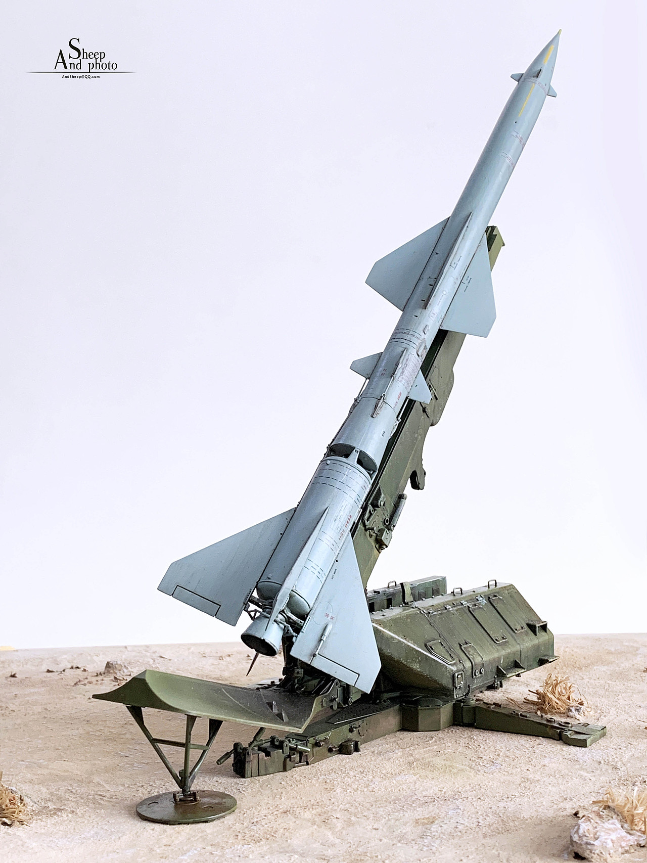 中国PLA 红旗-2 防空导弹 发射架 戈壁