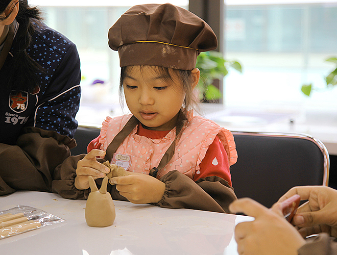 陶艺店加盟时指间顺利赢得财富未来