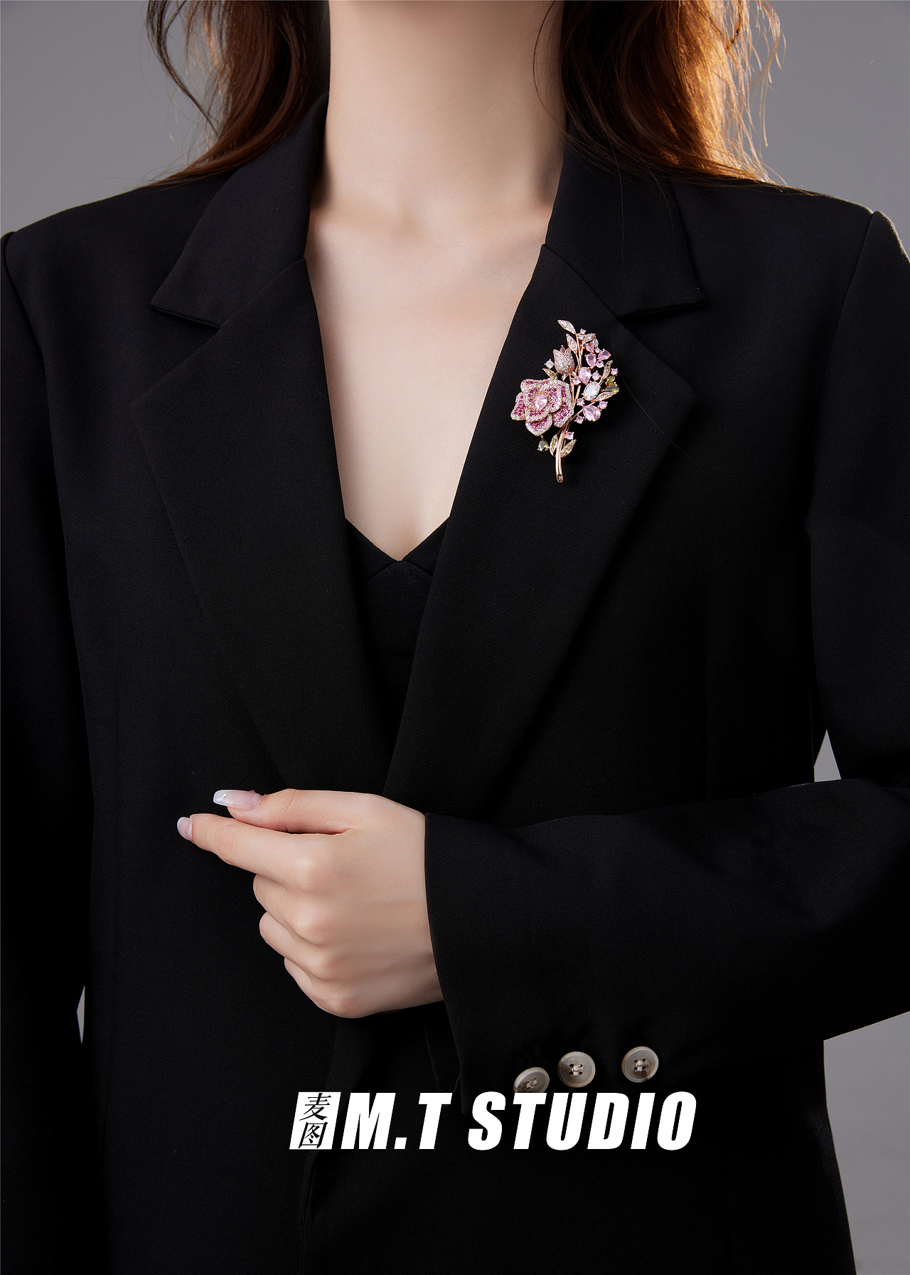 轻奢高级感胸针饰品首饰紫罗兰店铺首饰（图ZMzUyNTQ3NTQw） - 产品摄影 - 站酷设计师麦图商业摄影原创素材 - 站酷ZCOOL