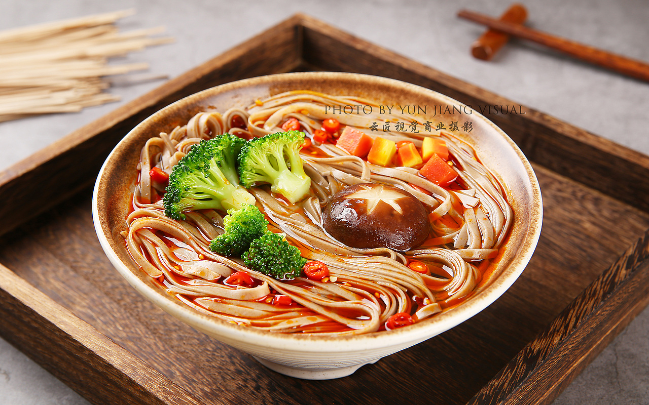 寒冷的冬天，我为你送上一碗热气腾腾的面~~~