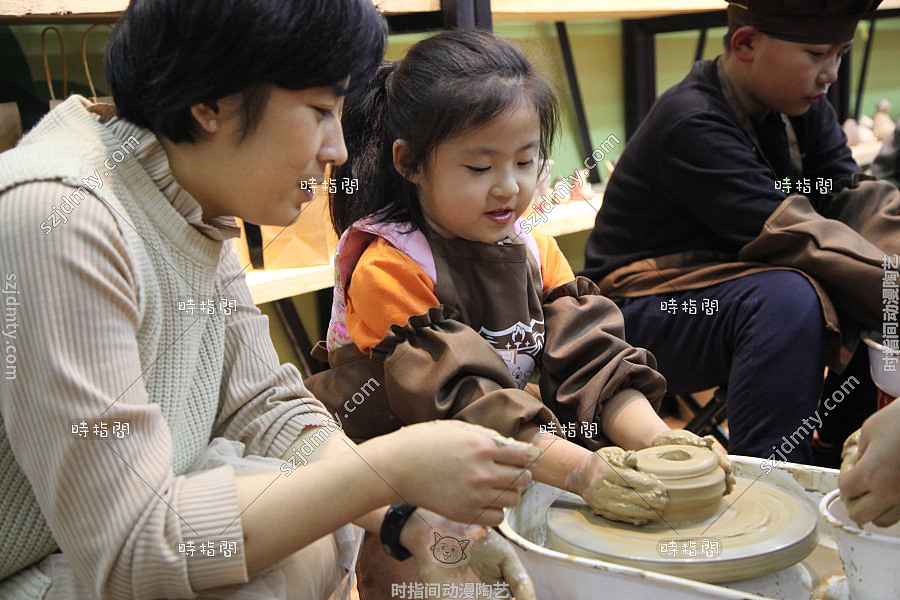 低投资赚钱好项目时指间陶艺店加盟