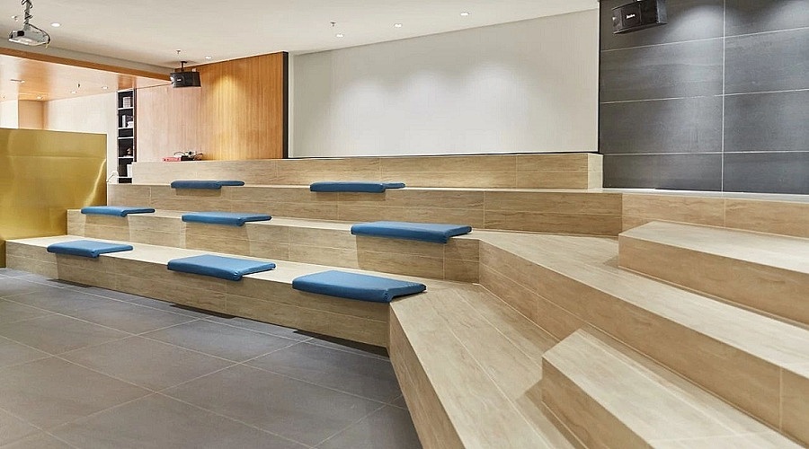 学院风格的阶梯讲堂就在不一样摄影基地