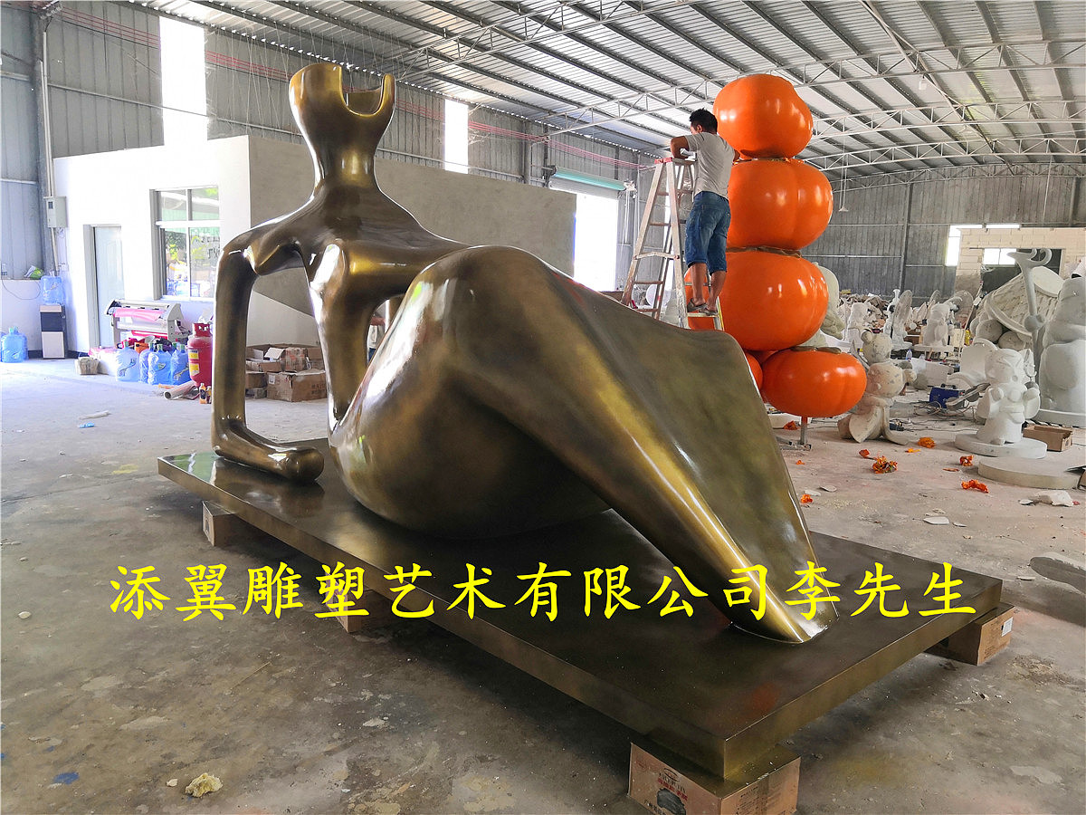 景观跟自然融合玻璃钢抽象雕塑艺术品是愉悦人的景色