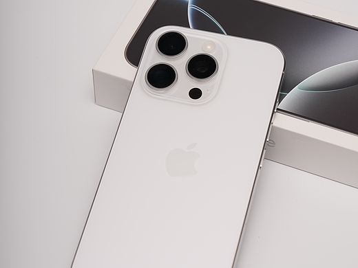 IPHONE 16 PRO 钛白色