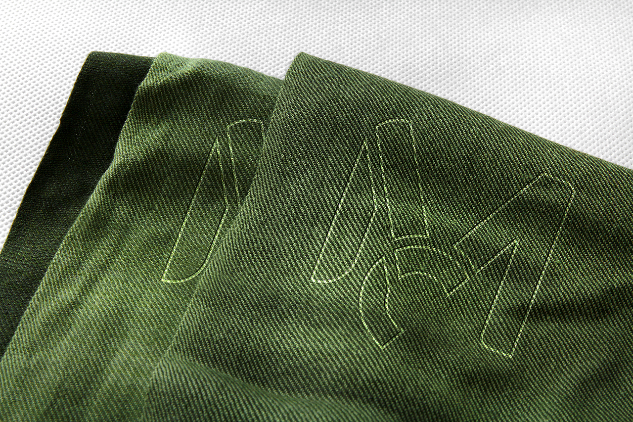 VI设计--衣服（图ZMjQ3NzAwNjQw） - 品牌 - 站酷设计师划船听雨眠原创素材 - 站酷ZCOOL