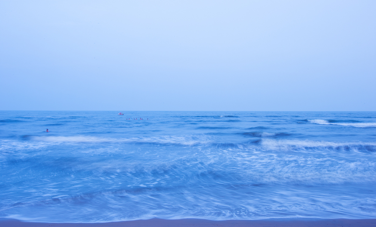 90后摄影师6年专注拍大海：原来大海有50种蓝色_凤凰网知之_凤凰网